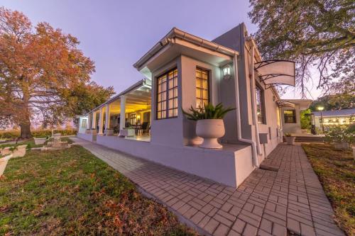 Room 5 - LEO Sky Guest House in Suider-Paarl Room 5 - LEO Sky Guest House in Suider-Paarl