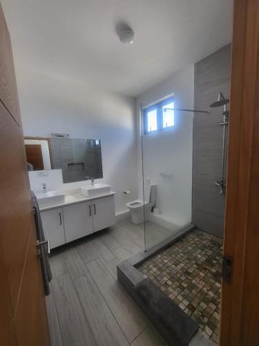 Badezimmer, Cosy Apartment - 15minutes walk to the beach in Pointe aux Cannoniers Badezimmer, Cosy Apartment - 15minutes walk to the beach in Pointe aux Cannoniers