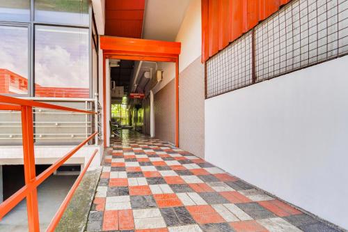 Entrance, Super Hotel O Aluva Town in Aluva Entrance, Super Hotel O Aluva Town in Aluva