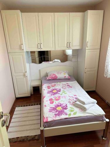 3 Private Rooms CLOSE TO FAIR 8min by Foot Messe Exhibition in Weinbergen 3 Private Rooms CLOSE TO FAIR 8min by Foot Messe Exhibition in Weinbergen