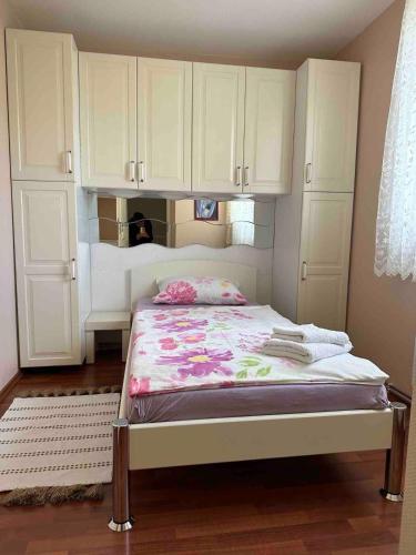 3 Private Rooms CLOSE TO FAIR 8min by Foot Messe Exhibition in Weinbergen 3 Private Rooms CLOSE TO FAIR 8min by Foot Messe Exhibition in Weinbergen