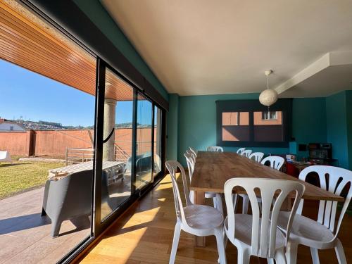 Cabral House Jardín, BBQ y Bañera Hidromasaje (Cabral House Jardin, BBQ y Banera Hidromasaje) near Vigo-Peinador repülőtér Cabral House Jardín, BBQ y Bañera Hidromasaje (Cabral House Jardin, BBQ y Banera Hidromasaje) near Vigo-Peinador repülőtér