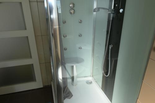 Fürdőszoba, L'Amarante - Appt 2 chambres - proche Strasbourg in Lingolsheim Fürdőszoba, L'Amarante - Appt 2 chambres - proche Strasbourg in Lingolsheim