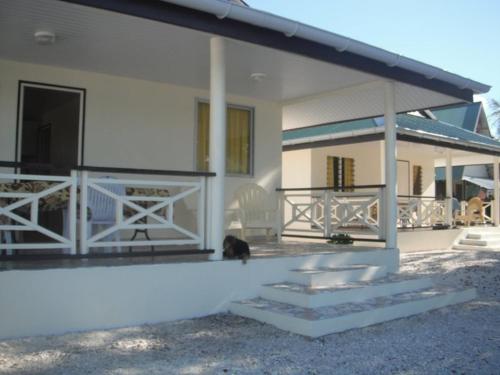 Buitenkant, Turiroa Village in Rangiroa Buitenkant, Turiroa Village in Rangiroa