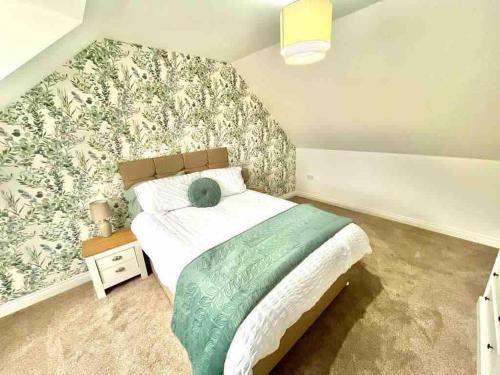 Rosebank Apartment by Blue Skies Stays