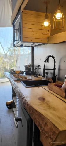 La générale Sherman, Expérience hébergement le luxe sauvage avec vue et jacuzzi (La generale Sherman, Experience hebergement le luxe sauvage avec vue et jacuzzi) in Saint-Alexis-Des-Monts (QC) La générale Sherman, Expérience hébergement le luxe sauvage avec vue et jacuzzi (La generale Sherman, Experience hebergement le luxe sauvage avec vue et jacuzzi) in Saint-Alexis-Des-Monts (QC)