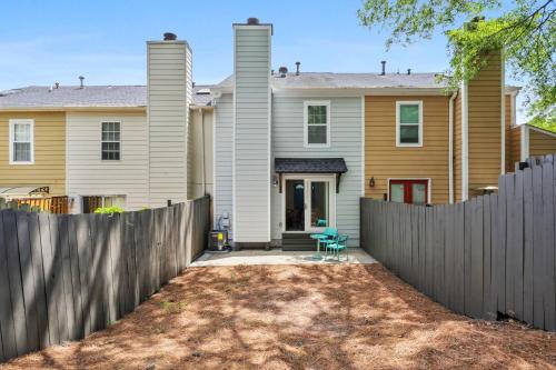 Faciliteiten, Dreamy 2-King Bedroom Townhome near Braves Stadium in Smyrna Faciliteiten, Dreamy 2-King Bedroom Townhome near Braves Stadium in Smyrna