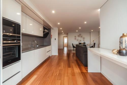 Kitchen, Porto & Douro Vista Apartments by Inviting in Valbom Kitchen, Porto & Douro Vista Apartments by Inviting in Valbom