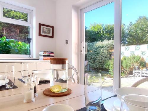 Facilities, Atelier Verde - A Comfortable Garden Apartment in Talbot and Branksome Woods Facilities, Atelier Verde - A Comfortable Garden Apartment in Talbot and Branksome Woods