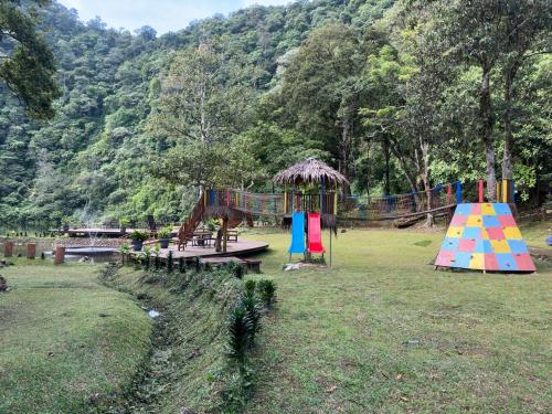 Restaurant, Telaga Warna near Mount Puncak (Gunung Mas Tea Hills) Restaurant, Telaga Warna near Mount Puncak (Gunung Mas Tea Hills)