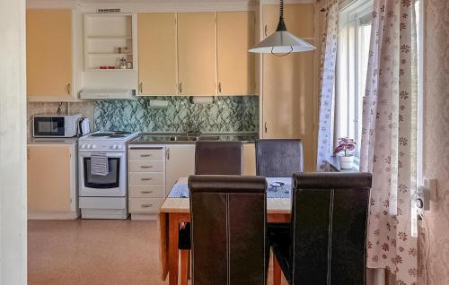 Kitchen, Raven in Fegen Kitchen, Raven in Fegen
