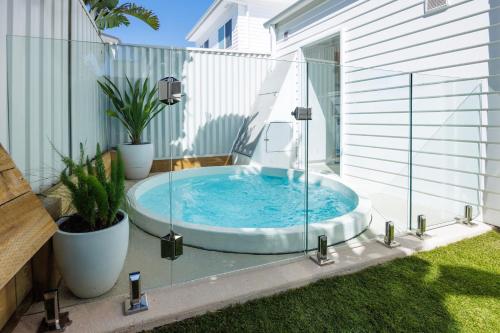 Plunge Pool, Walk to Beach, Olas Villa 4 in Anna Bay Plunge Pool, Walk to Beach, Olas Villa 4 in Anna Bay
