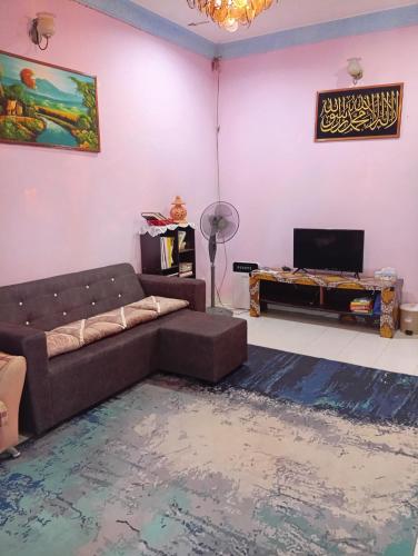 Shared lounge/TV area, Ekaira homestay near Elightened Heart Buddhist Shared lounge/TV area, Ekaira homestay near Elightened Heart Buddhist