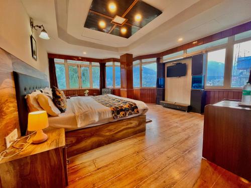 The Town House - Lavish & Luxury Rooms Near mall Road Manali in Prini The Town House - Lavish & Luxury Rooms Near mall Road Manali in Prini
