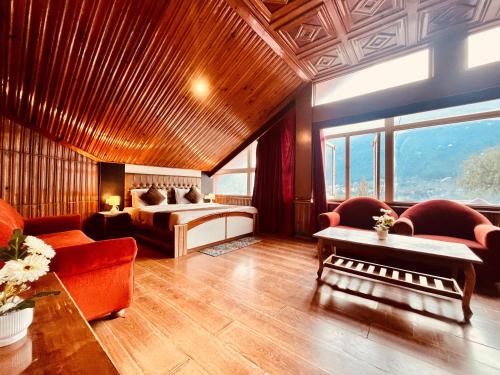 The Town House - Lavish & Luxury Rooms Near mall Road Manali in Prini The Town House - Lavish & Luxury Rooms Near mall Road Manali in Prini