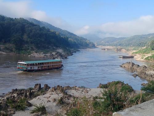 230 m² 1 phòng ngủ, 2 phòng tắm riêng ở Pakbeng (Mekong Backpackers2) in Pakbeng 230 m² 1 phòng ngủ, 2 phòng tắm riêng ở Pakbeng (Mekong Backpackers2) in Pakbeng