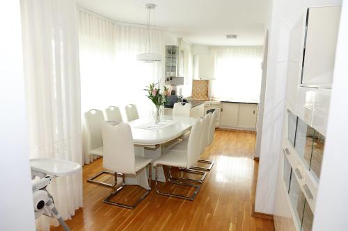 Удобства, Holiday Home Slavc with 4 Bedrooms in Брежице Удобства, Holiday Home Slavc with 4 Bedrooms in Брежице