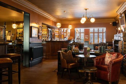Bar/lounge, Crown Hotel in Greater London South West Bar/lounge, Crown Hotel in Greater London South West
