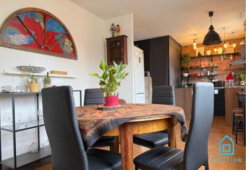 Vinyl Room - Charming Place, 15 Minutes to Gdańsk Old Town & Seaside (Vinyl Room - Charming Place, 15 Minutes to Gdansk Old Town & Seaside) in Wrzeszcz Vinyl Room - Charming Place, 15 Minutes to Gdańsk Old Town & Seaside (Vinyl Room - Charming Place, 15 Minutes to Gdansk Old Town & Seaside) in Wrzeszcz