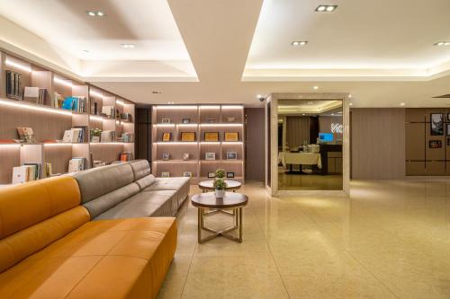 Poltton International Service Apartment Foshan Ancestral Temple Lingnan Tiandi in Fosan Poltton International Service Apartment Foshan Ancestral Temple Lingnan Tiandi in Fosan