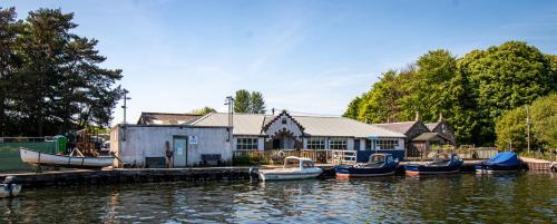 Surrounding environment, The Kinross Salutation Inn in Kinross Surrounding environment, The Kinross Salutation Inn in Kinross