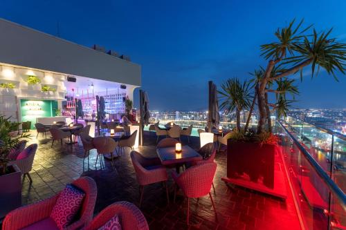 Bar/salonek, Wink Icon Hotel Danang Riverside - Luxury Suites - 24hrs Stay & Rooftop Pool Bar in Da Nang Bar/salonek, Wink Icon Hotel Danang Riverside - Luxury Suites - 24hrs Stay & Rooftop Pool Bar in Da Nang