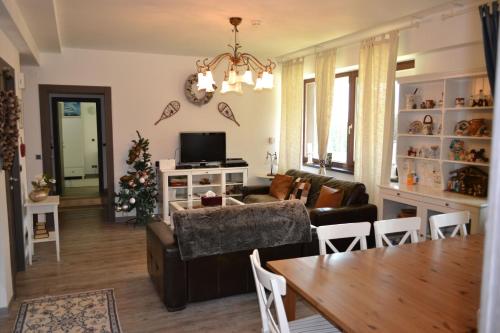 Szolgáltatások, Charming 3-Bedroom Apartment in Poiana Brasov Szolgáltatások, Charming 3-Bedroom Apartment in Poiana Brasov