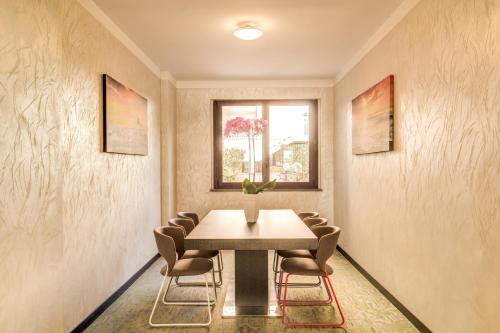 Shared lounge/TV area, Warmthotel in Eur and Garbatella Shared lounge/TV area, Warmthotel in Eur and Garbatella