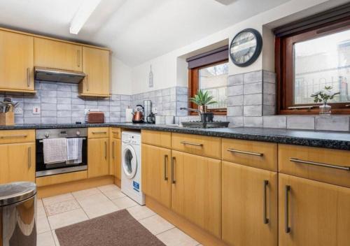 Sycamore Cottage, Falling Foss Waterfalls in Newholm Sycamore Cottage, Falling Foss Waterfalls in Newholm