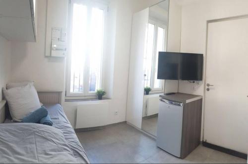 Small Cocoon Marseillais in La Rose Small Cocoon Marseillais in La Rose