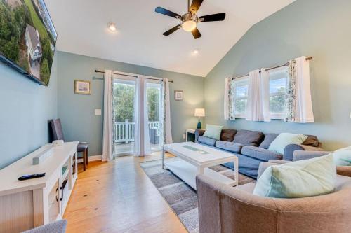 Saltwater Pool Dog Friendly Fire Pit in Kitty Hawk (NC) Saltwater Pool Dog Friendly Fire Pit in Kitty Hawk (NC)