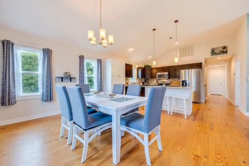 Saltwater Pool Dog Friendly Fire Pit in Kitty Hawk (NC) Saltwater Pool Dog Friendly Fire Pit in Kitty Hawk (NC)