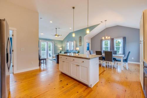 Saltwater Pool Dog Friendly Fire Pit in Kitty Hawk (NC) Saltwater Pool Dog Friendly Fire Pit in Kitty Hawk (NC)