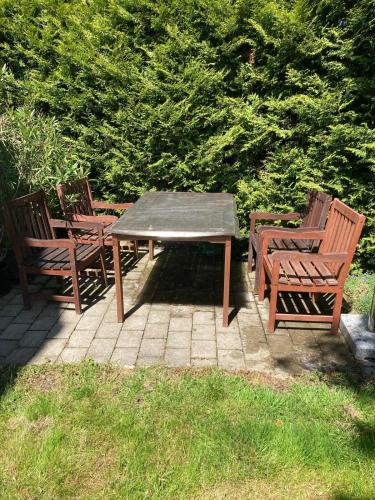 Ruhige Ferienwohnung inklusive Garten Souterrain - neu renoviert in 腓特烈港市中心 Ruhige Ferienwohnung inklusive Garten Souterrain - neu renoviert in 腓特烈港市中心