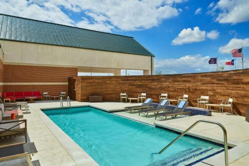 Swimming pool, Four Points by Sheraton Dallas Fort Worth Airport North in Coppell Swimming pool, Four Points by Sheraton Dallas Fort Worth Airport North in Coppell
