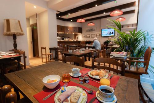 Comida y bebida, Hotel Les Trois Luppars in City Center Comida y bebida, Hotel Les Trois Luppars in City Center