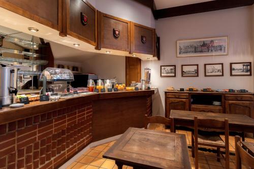 Comida y bebida, Hotel Les Trois Luppars in City Center Comida y bebida, Hotel Les Trois Luppars in City Center