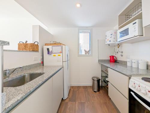 Kitchen, Frente al sanatorio de la mujer - totalmente equipado y con balcon in Rosario Kitchen, Frente al sanatorio de la mujer - totalmente equipado y con balcon in Rosario