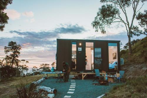 River Ridge Tiny House by Tiny Away in ساندفورد River Ridge Tiny House by Tiny Away in ساندفورد