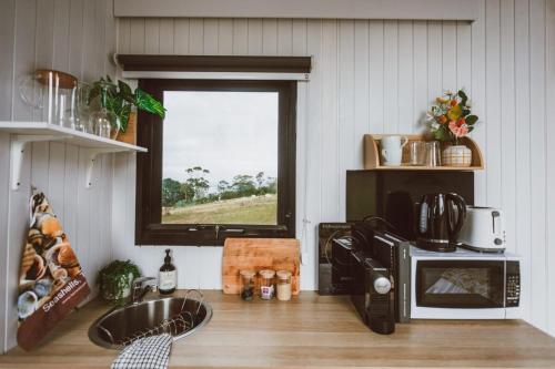 River Ridge Tiny House by Tiny Away in ساندفورد River Ridge Tiny House by Tiny Away in ساندفورد