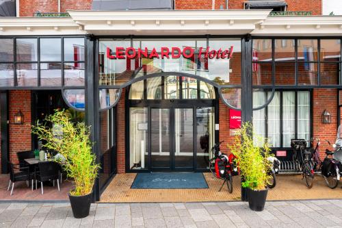 Фасада на хотела, Leonardo Oranje Hotel Leeuwarden in Лееуварден Фасада на хотела, Leonardo Oranje Hotel Leeuwarden in Лееуварден