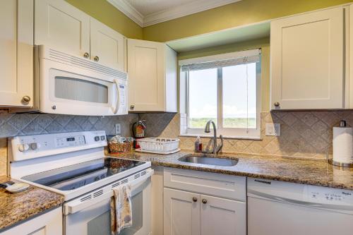 Half-Mi to Jupiter Beach Condo with Ocean Views! in Jupiter (FL) Half-Mi to Jupiter Beach Condo with Ocean Views! in Jupiter (FL)
