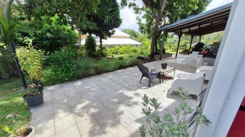 parveke/terassi, Baltasia - Gîtes T2 Sainte-Anne avec Piscine (Baltasia - Gites T2 Sainte-Anne avec Piscine) in Berard parveke/terassi, Baltasia - Gîtes T2 Sainte-Anne avec Piscine (Baltasia - Gites T2 Sainte-Anne avec Piscine) in Berard