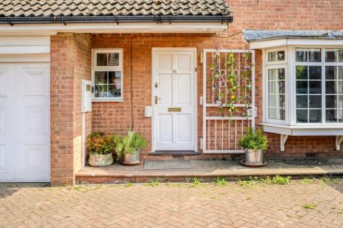 Dragonfly Nook perfect for families and business travelers in Isebrook Dragonfly Nook perfect for families and business travelers in Isebrook