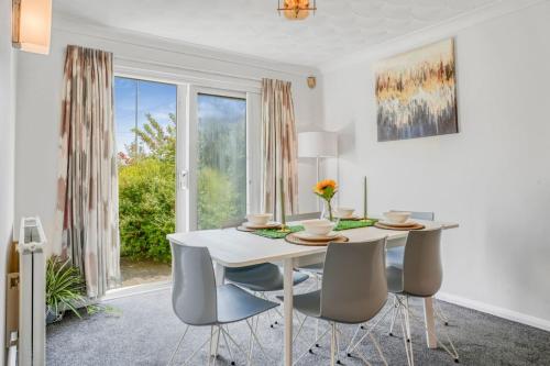 Dragonfly Nook perfect for families and business travelers in Isebrook Dragonfly Nook perfect for families and business travelers in Isebrook