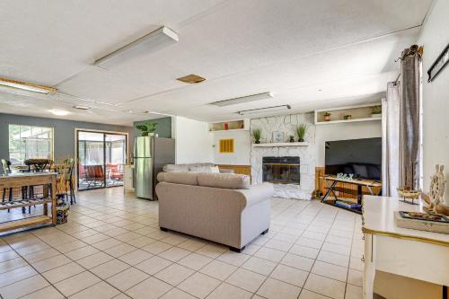 2 Mi to Manatees Homosassa Home with Lanai! in Homosassa (Florida) 2 Mi to Manatees Homosassa Home with Lanai! in Homosassa (Florida)