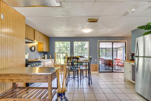 2 Mi to Manatees Homosassa Home with Lanai! in Homosassa (Florida) 2 Mi to Manatees Homosassa Home with Lanai! in Homosassa (Florida)