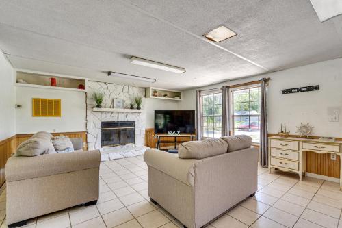 2 Mi to Manatees Homosassa Home with Lanai! in Homosassa (Florida) 2 Mi to Manatees Homosassa Home with Lanai! in Homosassa (Florida)