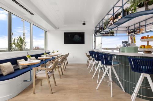 Restaurant, Sea Sprite Beach Club in Beach Cities Restaurant, Sea Sprite Beach Club in Beach Cities