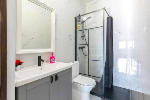 ฝักบัว, Beach House in ลาบรูค ฝักบัว, Beach House in ลาบรูค